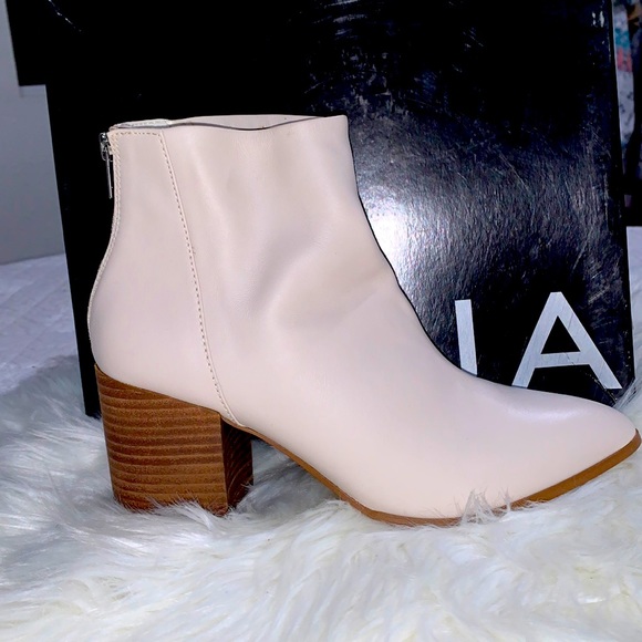 AQUA Women's Dante Pointed Toe Leather Booties - 100% Exclusive - Picture 3 of 10